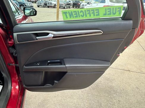 Used 2016 Ford Fusion SE w/ Equipment Group 202A FWD image 15
