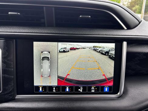Used 2023 GMC Yukon XL Denali AWD/4WD image 30