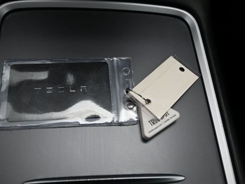 Used 2023 Tesla Model Y Long Range image 34