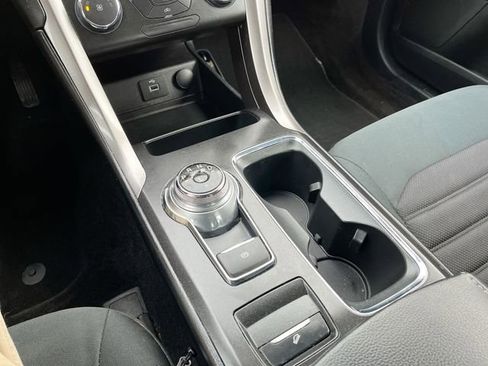 Used 2017 Ford Fusion SE image 21