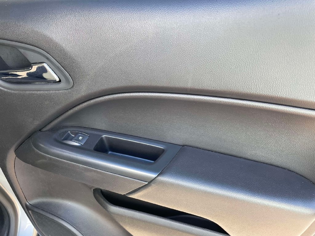 Used 2018 Chevrolet Colorado LT w/ LT Convenience Package RWD image 11
