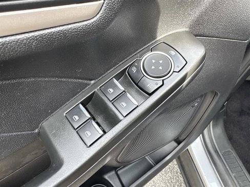 Used 2022 Ford Escape SE image 12