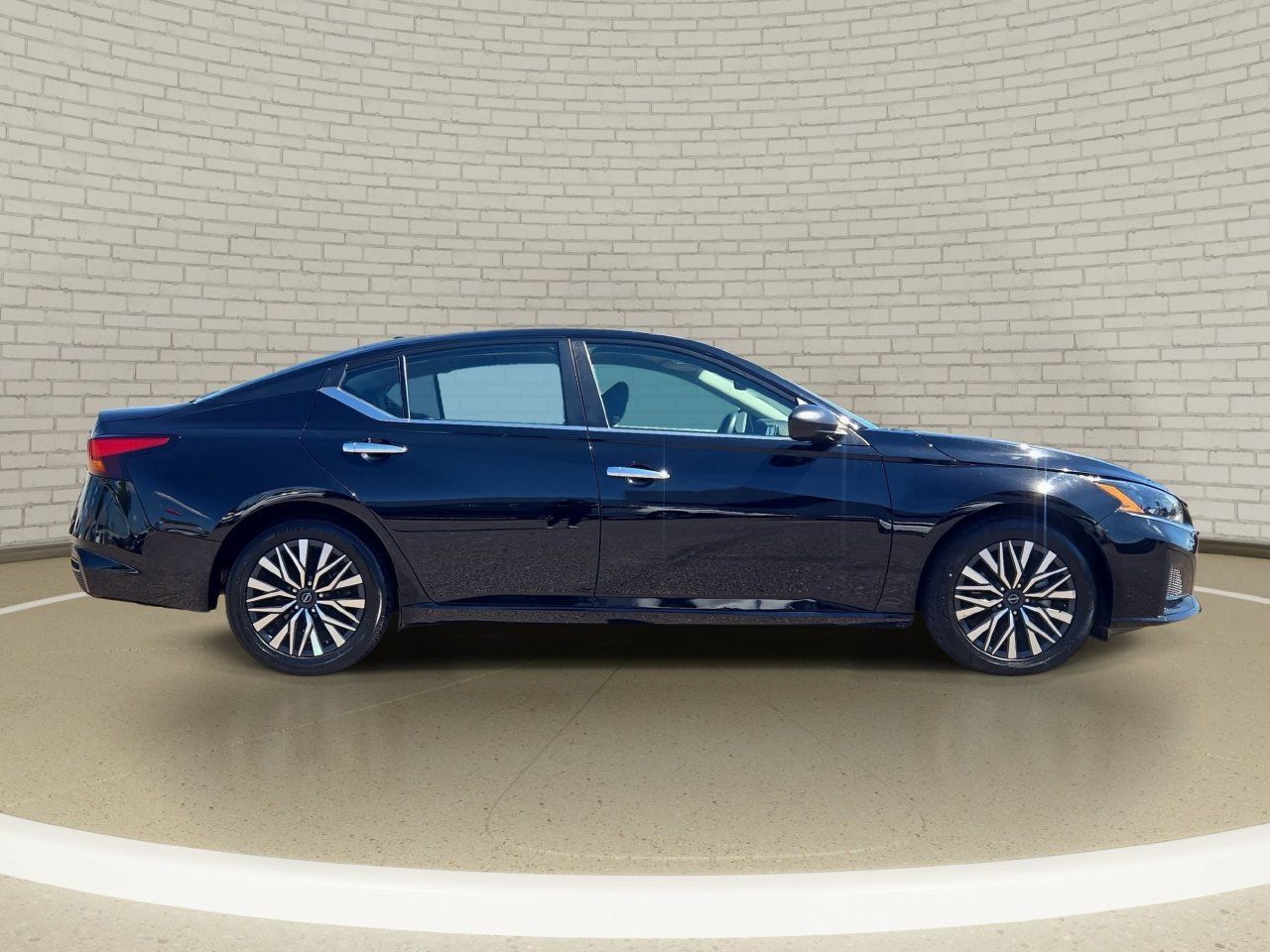 Used 2025 Nissan Altima 2.5 SV FWD image 4