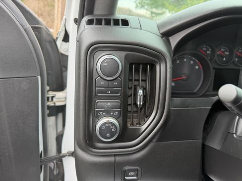 Used 2020 GMC Sierra 2500 4WD Crew Cab 159 w/ Convenience Package image 22