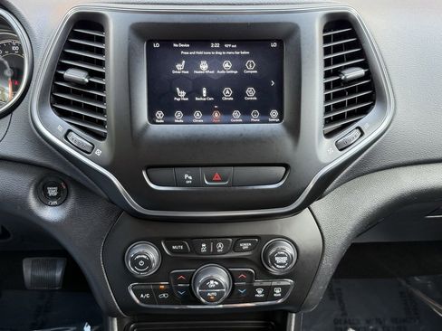 Used 2019 Jeep Cherokee Latitude Plus w/ Comfort/Convenience Group image 35