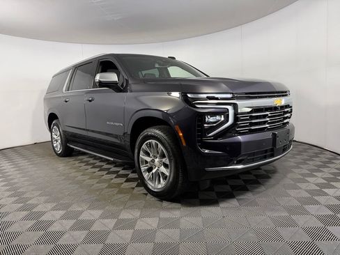 Used 2026 Chevrolet Suburban Premier AWD/4WD image 2