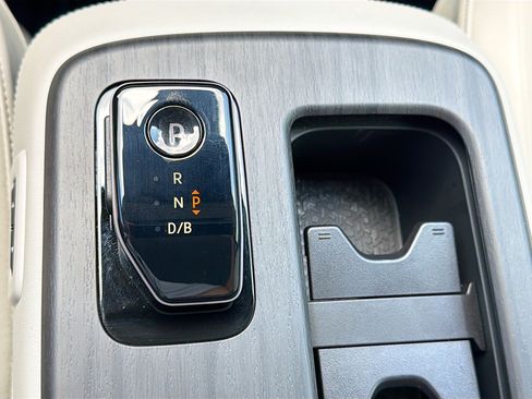 Used 2024 Nissan Ariya FWD image 29