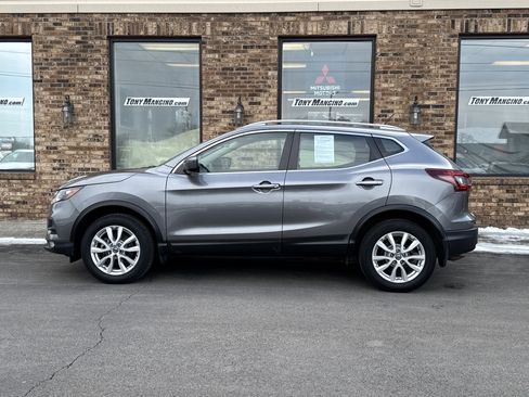 Used 2021 Nissan Rogue Sport SV image 2