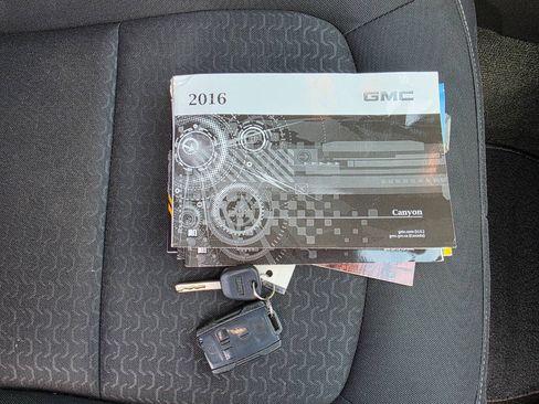 Used 2016 GMC Canyon SLE w/ SLE Convenience Package RWD image 19