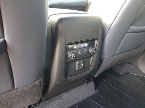 Used 2023 Buick Enclave Essence image 28