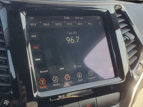 Used 2020 Jeep Cherokee Limited AWD/4WD image 17