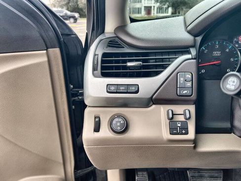 Used 2017 Chevrolet Suburban Premier image 17