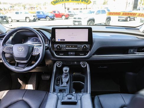 Certified 2024 Toyota Grand Highlander AWD image 2