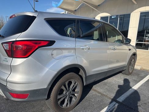 Used 2019 Ford Escape SE image 4