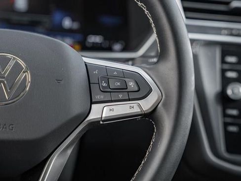 Used 2024 Volkswagen Tiguan SE image 25