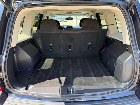 Used 2016 Jeep Patriot Latitude w/ Sun/Sound Group AWD/4WD image 15