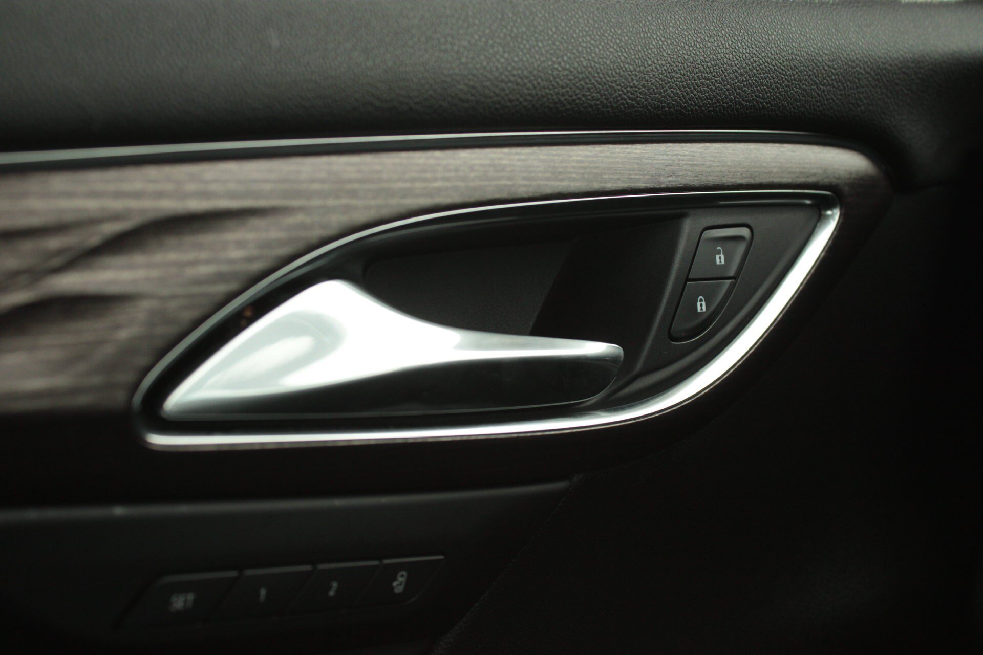 Used 2022 Buick Envision Avenir w/ Technology Package II FWD image 32