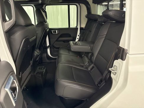 New 2026 Jeep Gladiator Sport AWD/4WD image 11