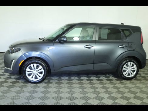 Used 2025 Kia Soul LX FWD image 8