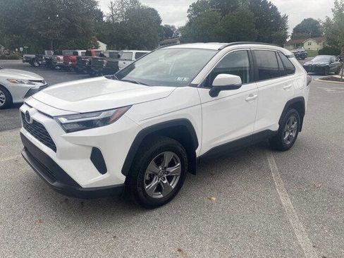Used 2022 Toyota RAV4 XLE image 1