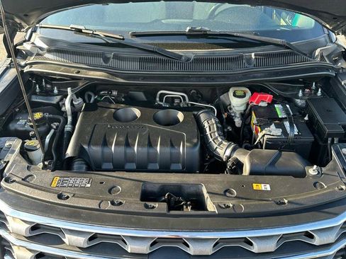 Used 2016 Ford Explorer XLT w/ Equipment Group 202A AWD/4WD image 33