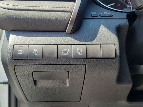 Used 2022 Toyota Camry LE FWD image 9