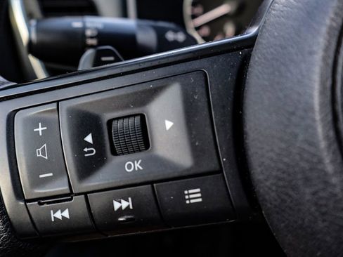 Used 2024 Nissan Rogue SV image 25