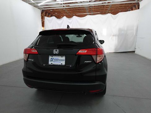 Used 2017 Honda HR-V EX image 5