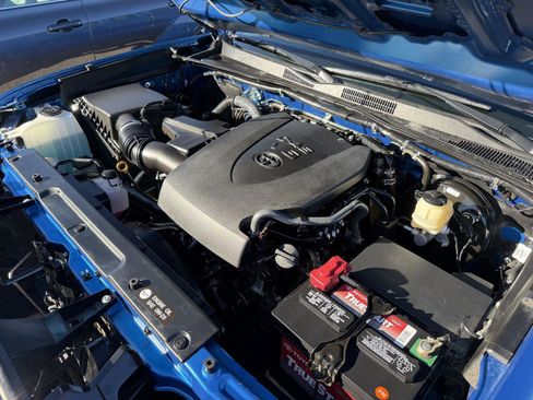 Used 2016 Toyota Tacoma TRD Sport image 40