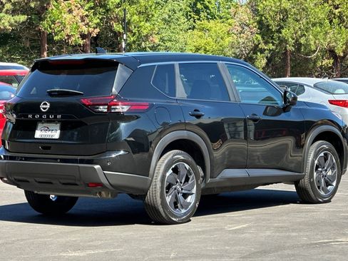 Used 2025 Nissan Rogue SV FWD image 4