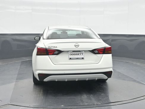 Used 2025 Nissan Altima 2.5 SV FWD image 17