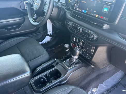 Used 2024 Jeep Wrangler Unlimited Rubicon 4xe AWD/4WD image 17