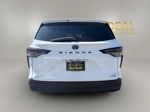 Used 2024 Toyota Sienna LE w/ LE Plus Package AWD/4WD image 6