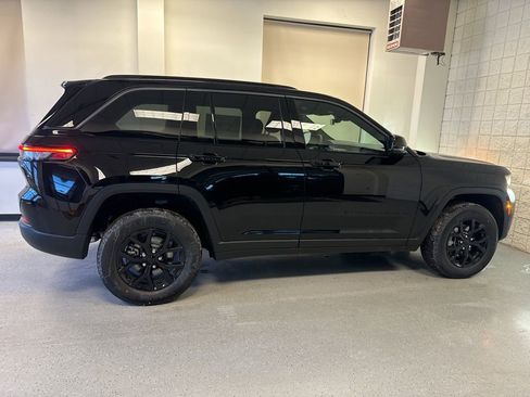 New 2026 Jeep Grand Cherokee Altitude AWD/4WD image 22