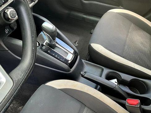 Used 2021 Nissan Versa SV image 14