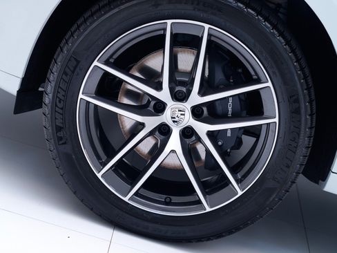 Certified 2026 Porsche Macan AWD/4WD image 12