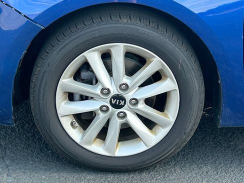Used 2017 Kia Forte S FWD image 12