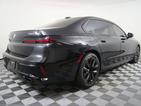 Certified 2023 BMW 760i xDrive image 3