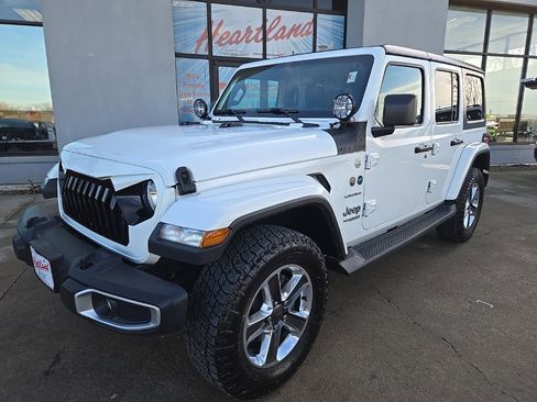 Used 2018 Jeep Wrangler Unlimited Sahara image 2
