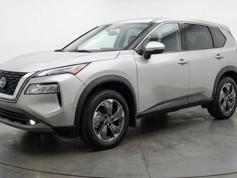 Used 2025 Nissan Rogue SV FWD image 3