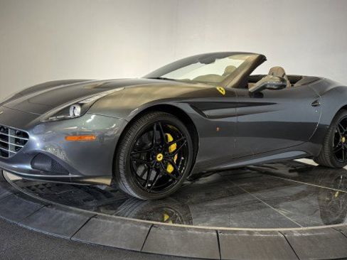 Used 2015 Ferrari California T RWD image 42