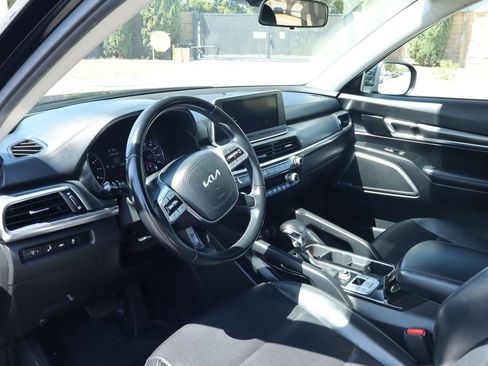 Used 2022 Kia Telluride LX FWD image 17