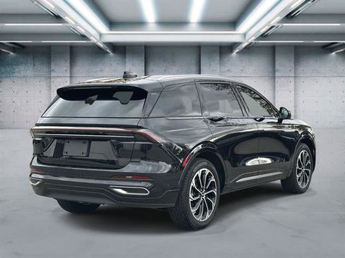 Certified 2024 Lincoln Nautilus Reserve image 5