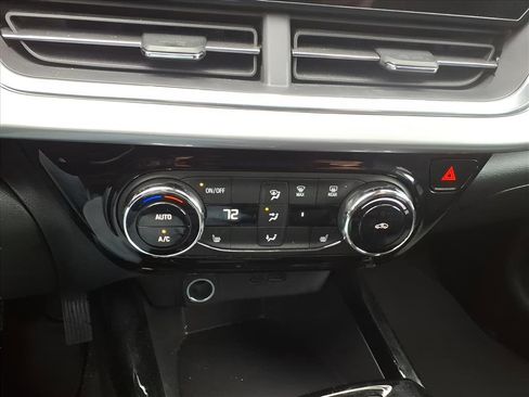 Certified 2024 Chevrolet Trax LT w/ Driver Confidence Package image 20