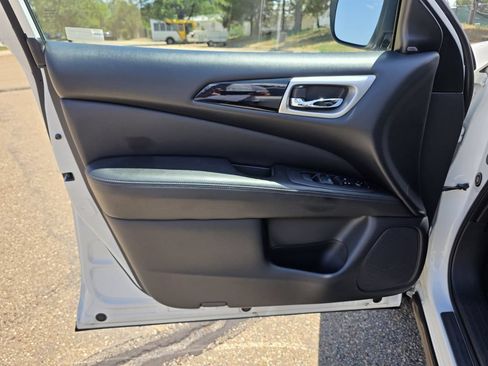 Used 2020 Nissan Pathfinder SV AWD/4WD image 13