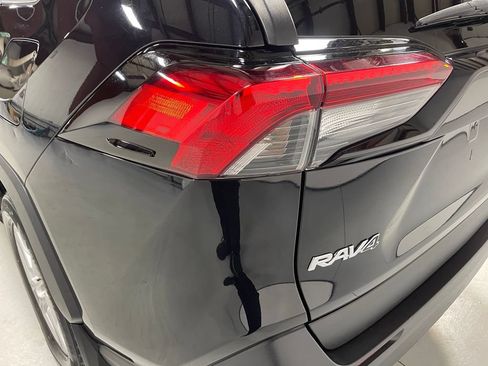Used 2021 Toyota RAV4 XLE AWD/4WD image 14
