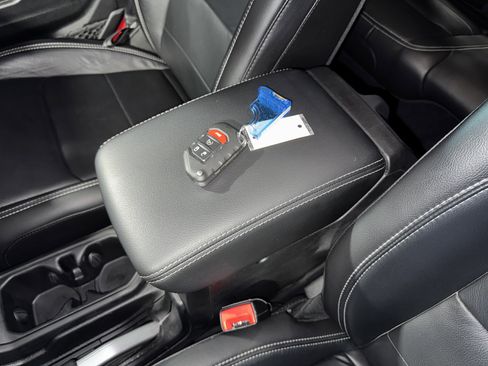 Used 2018 Jeep Wrangler Unlimited Sahara image 30