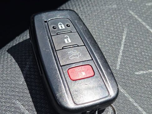 Used 2022 Toyota RAV4 XLE w/ Convenience Package FWD image 37
