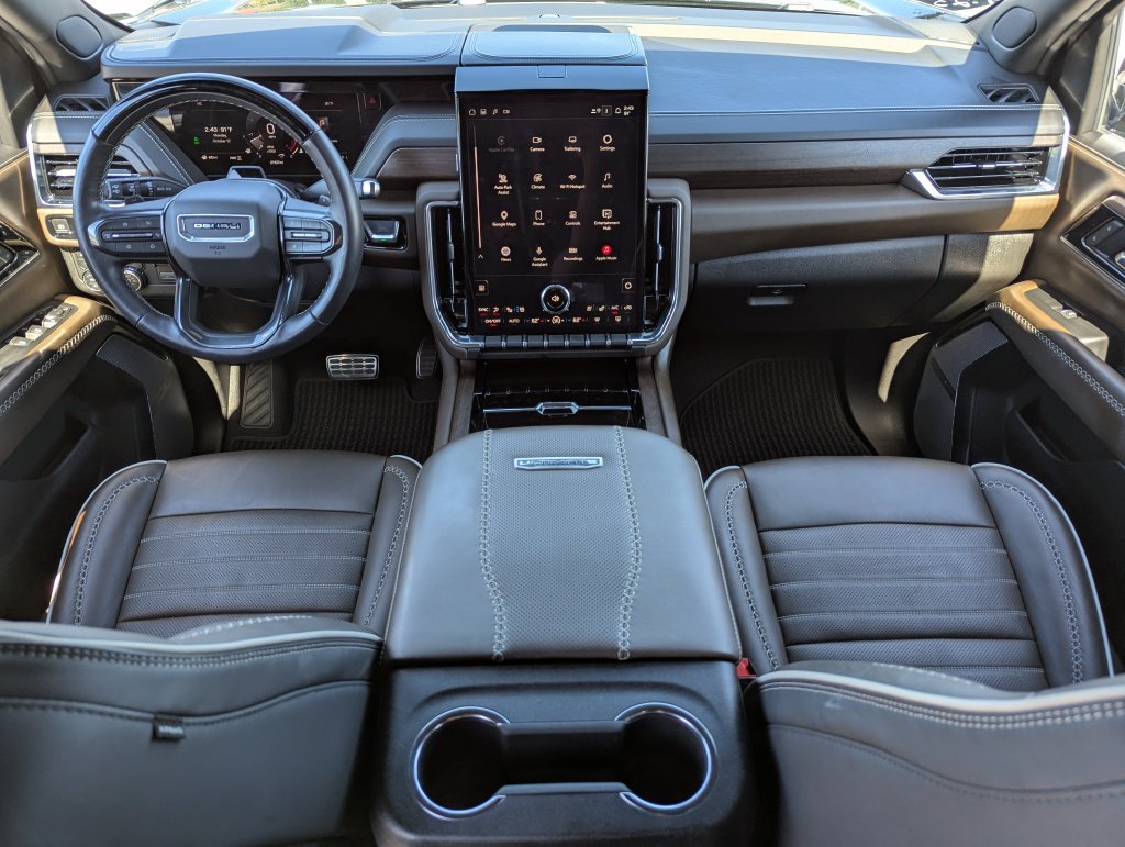 Used 2025 GMC Yukon XL Denali Ultimate AWD/4WD image 13