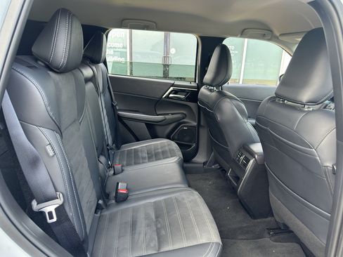 Used 2025 Mitsubishi Outlander SE AWD/4WD image 13
